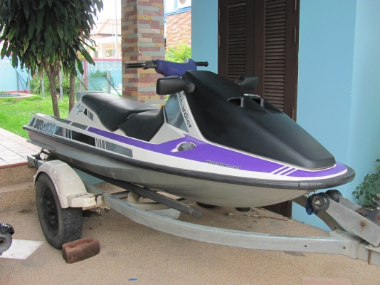ขายSeadoo580 มีถอยหลัง  สภาพใหม่ๆ ใช้อีกยาวๆ รับประกันเครื่องให้ครับ มีคลิ