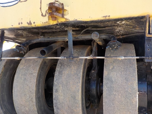 รถบดล้อยาง 9 ล้อ Komutsu JW200 #10216 1993yr 1432hrs รถนำเข้าจากญี่ปุ่นค่ะ สนใจติดต่อ ใหม่ 061-4194022