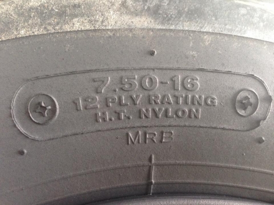 ขายยาง6ล้อ6รู6เส้น 7.50-16 สภาพสวยเลยครับ ขายถูก 17000 บาท