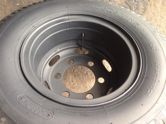 ขายยาง6ล้อ6รู6เส้น 7.50-16 สภาพสวยเลยครับ ขายถูก 17000 บาท