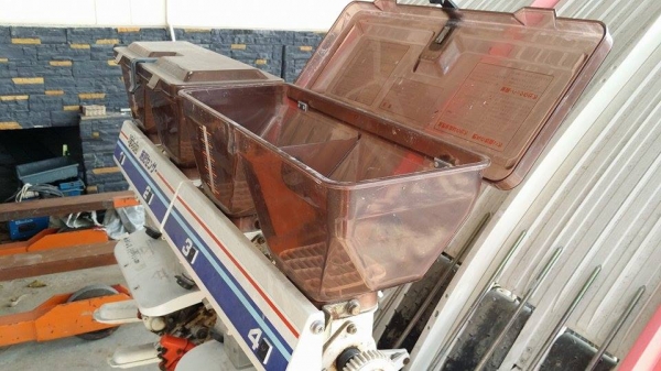 รถดำนานั่งขับ KUBOTA รุ่น S1-400R (2) เก่าญี่ปุ่น พร้อมกล่องหยอดปุ๋ยด้านท้าย