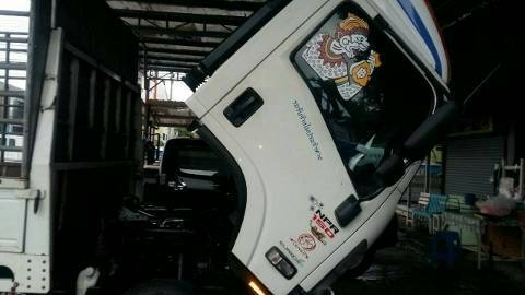 หกล้อ อีซูซุ NPR150ปี52ยาว5ม สภาพดีสวยบางเดิมพร้อมใช้ ทะเบียนพร้อมโอน ราคา 675,000บ ราคาตัดพ่อค้าเลย ครับ