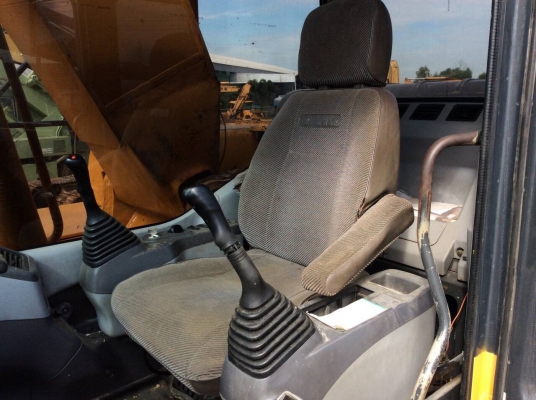 ขายPC200-7 ชั่วโมง9XXX เอกสารครบพร้อมใช้ช่วงล่างเต็ม ติดต่อคุณอ๊อฟ พิจิตร 086-737-9991