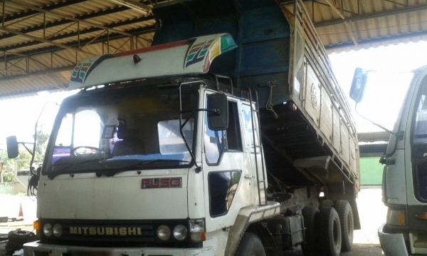 รถมิตซู 10 ล้อดั้ม FN527 / 190 แรงม้า.    สนใจติดต่อ  081 - 6079515