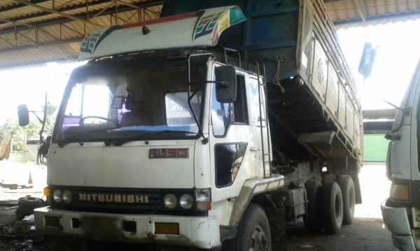 รถมิตซู 10 ล้อดั้ม FN527 / 190 แรงม้า.    สนใจติดต่อ  081 - 6079515