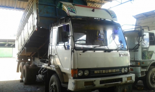รถมิตซู 10 ล้อดั้ม FN527 / 190 แรงม้า.    สนใจติดต่อ  081 - 6079515