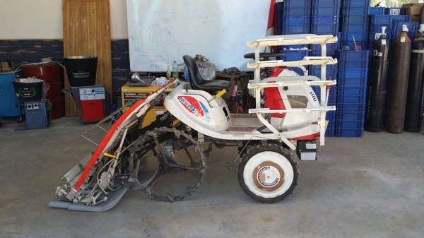 รถดำนานั่งขับ MITSUBISHI  รุ่น MPR4H เก่าญี่ปุ่น  ดำนา 4 แถว พร้อมกล่องหยอดปุ๋ยน้ำด้านข้าง