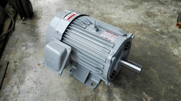 ======== Sold Out!! ========  มอเตอร์ Mitsubishi 5 HP. 220V. 2 สายไฟบ้าน สภาพนางฟ้า 99.99\% โทร 089-2499-123(Line)