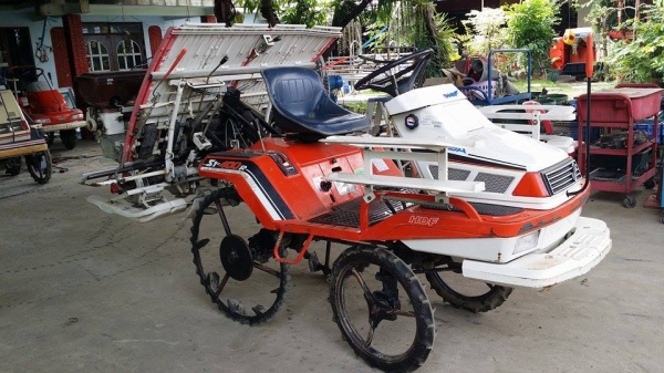 รถดำนานั่งขับ KUBOTA รุ่น S1-400R (NODA) เก่าญี่ปุ่น พร้อมกล่องหยอดปุ๋ยด้านท้าย ดำนา 4 แถว สภาพสวย