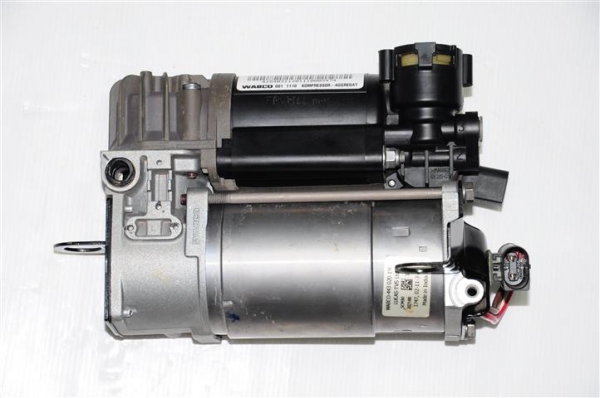 ขายปั๊มลมติดในรถ Benz  ยี่ห้อ WABCO ใช้ไฟ12V สภาพสวยใช้งานได้ปกติครับ