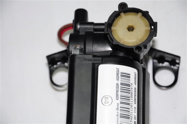 ขายปั๊มลมติดในรถ Benz  ยี่ห้อ WABCO ใช้ไฟ12V สภาพสวยใช้งานได้ปกติครับ