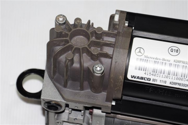 ขายปั๊มลมติดในรถ Benz  ยี่ห้อ WABCO ใช้ไฟ12V สภาพสวยใช้งานได้ปกติครับ