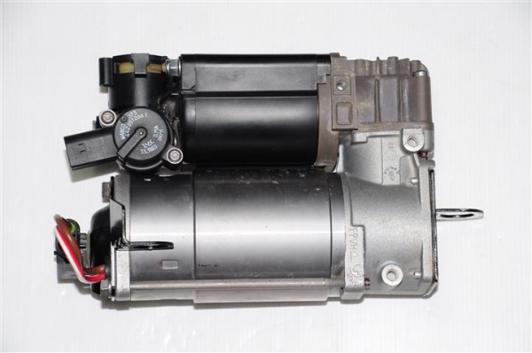 ขายปั๊มลมติดในรถ Benz  ยี่ห้อ WABCO ใช้ไฟ12V สภาพสวยใช้งานได้ปกติครับ