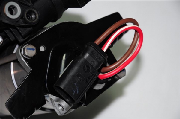 ขายปั๊มลมติดในรถ Benz  ยี่ห้อ WABCO ใช้ไฟ12V สภาพสวยใช้งานได้ปกติครับ