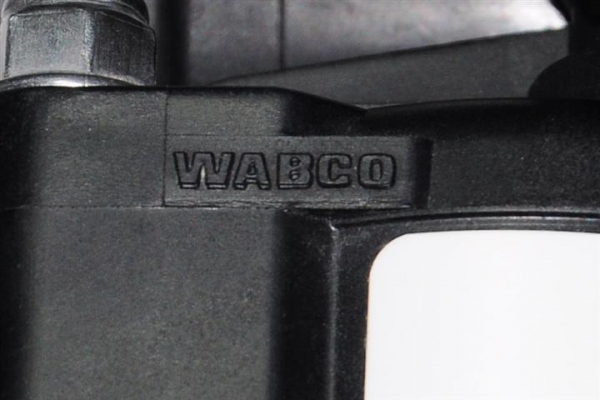ขายปั๊มลมติดในรถ Benz  ยี่ห้อ WABCO ใช้ไฟ12V สภาพสวยใช้งานได้ปกติครับ