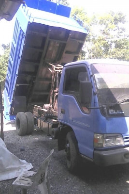 รถอีซูซุ 6 ล้อดั้ม NQR 150 แรงม้า. ปี 48    สนใจติดต่อ  081 - 6079515