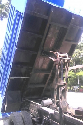 รถอีซูซุ 6 ล้อดั้ม NQR 150 แรงม้า. ปี 48    สนใจติดต่อ  081 - 6079515