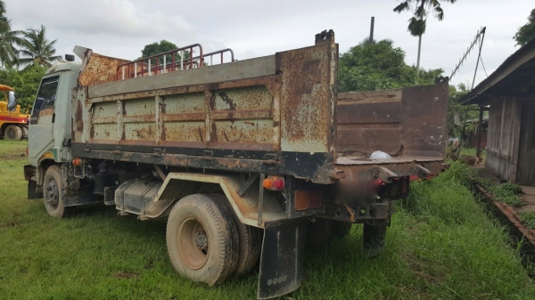 รถฮีโน่ 6 ล้อดั้ม FC2W  120 แรงม้า. ปี 37    สนใจติดต่อ  081 - 6079515