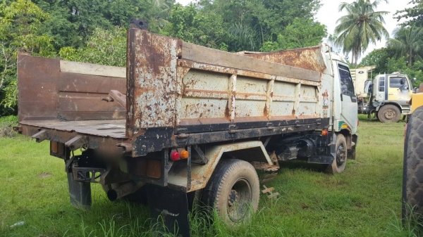 รถฮีโน่ 6 ล้อดั้ม FC2W  120 แรงม้า. ปี 37    สนใจติดต่อ  081 - 6079515