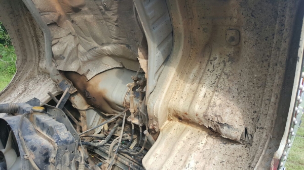 รถฮีโน่ 6 ล้อดั้ม FC2W  120 แรงม้า. ปี 37    สนใจติดต่อ  081 - 6079515