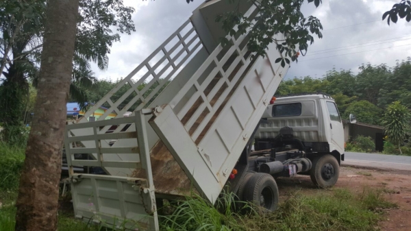 รถฮีโน่ 6 ล้อดั้ม KM777 / 117 แรงม้า.   สนใจติดต่อ  081 - 6079515