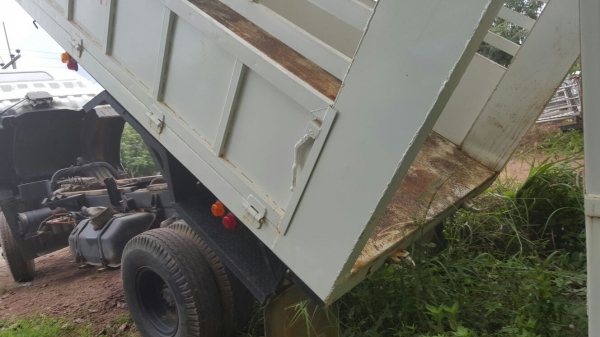 รถฮีโน่ 6 ล้อดั้ม KM777 / 117 แรงม้า.   สนใจติดต่อ  081 - 6079515