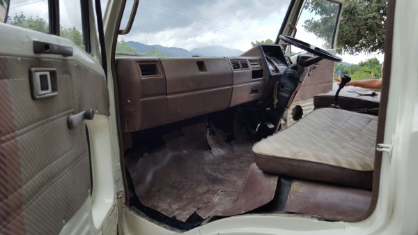 รถฮีโน่ 6 ล้อดั้ม KM777 / 117 แรงม้า.   สนใจติดต่อ  081 - 6079515