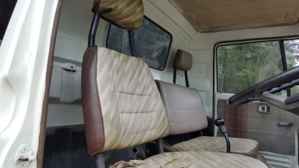 รถฮีโน่ 6 ล้อดั้ม KM777 / 117 แรงม้า.   สนใจติดต่อ  081 - 6079515