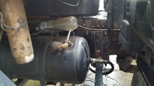 รถฮีโน่ 6 ล้อ ตู้แห้ง FF 195 แรงม้า. ปี 39    สนใจติดต่อ  081 - 6079515