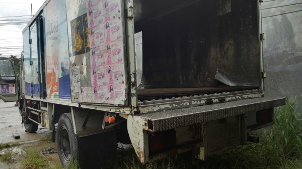 รถฮีโน่ 6 ล้อ ตู้แห้ง FF 195 แรงม้า. ปี 39    สนใจติดต่อ  081 - 6079515