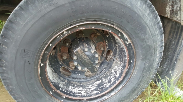 รถฮีโน่ 6 ล้อ ตู้แห้ง FF 195 แรงม้า. ปี 39    สนใจติดต่อ  081 - 6079515