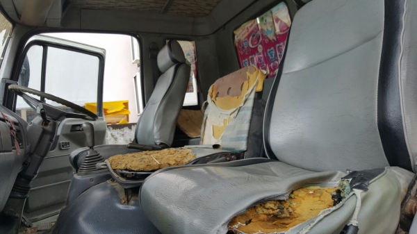 รถฮีโน่ 6 ล้อ ตู้แห้ง FF 195 แรงม้า. ปี 39    สนใจติดต่อ  081 - 6079515