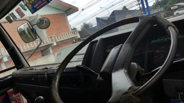 รถฮีโน่ 6 ล้อ ตู้แห้ง FF 195 แรงม้า. ปี 39    สนใจติดต่อ  081 - 6079515