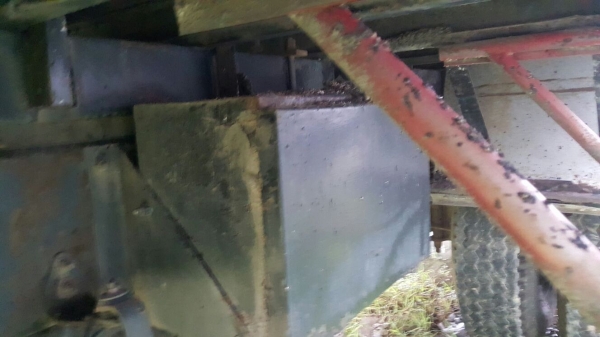 รถฮีโน่ 6 ล้อ ตู้แห้ง FF 195 แรงม้า. ปี 39    สนใจติดต่อ  081 - 6079515