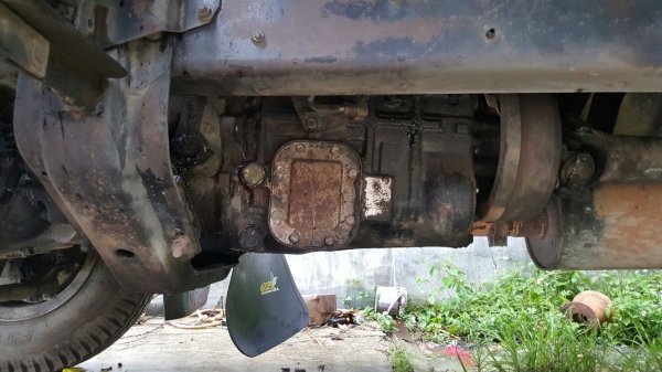 รถฮีโน่ 6 ล้อ ตู้แห้ง FF 195 แรงม้า. ปี 39    สนใจติดต่อ  081 - 6079515