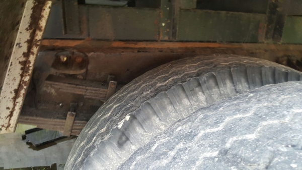 รถฮีโน่ 6 ล้อ ตู้แห้ง FF 195 แรงม้า. ปี 39    สนใจติดต่อ  081 - 6079515