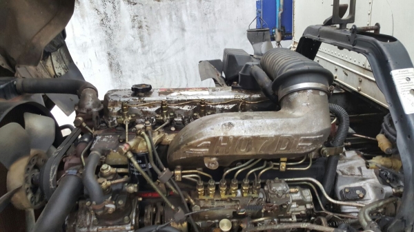 รถฮีโน่ 6 ล้อ ตู้แห้ง FF 195 แรงม้า. ปี 39    สนใจติดต่อ  081 - 6079515