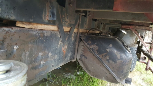 รถฮีโน่ 6 ล้อ ตู้แห้ง FF 195 แรงม้า. ปี 39    สนใจติดต่อ  081 - 6079515