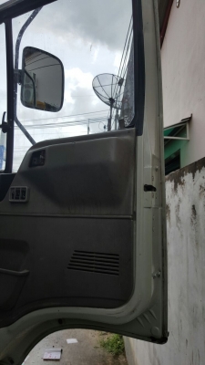 รถฮีโน่ 6 ล้อ ตู้แห้ง FF 195 แรงม้า. ปี 39    สนใจติดต่อ  081 - 6079515