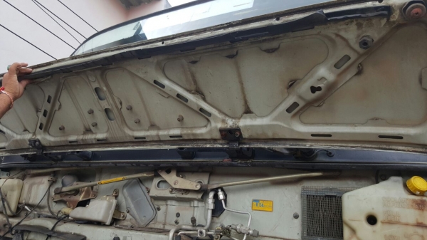 รถฮีโน่ 6 ล้อ ตู้แห้ง FF 195 แรงม้า. ปี 39    สนใจติดต่อ  081 - 6079515