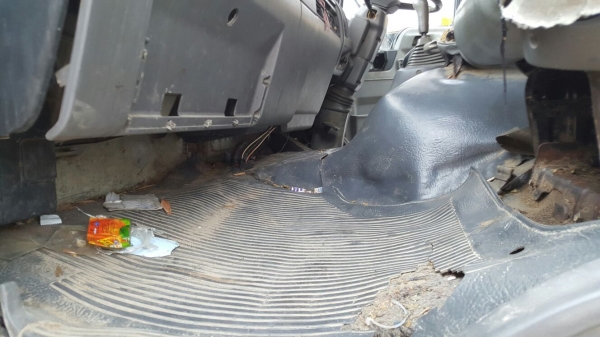 รถฮีโน่ 6 ล้อ ตู้แห้ง FF 195 แรงม้า. ปี 39    สนใจติดต่อ  081 - 6079515