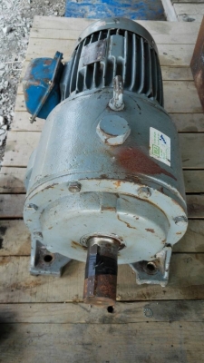 ******** Sold Out!! ******* มอเตอร์เกียร์ Marelli Made in Italy ขนาด 3 HP. 380V. อัตราทด 1:30 ความเร็วรอบ 50 RPM. วิ่งเงียบ พร้อมใช้งาน!!