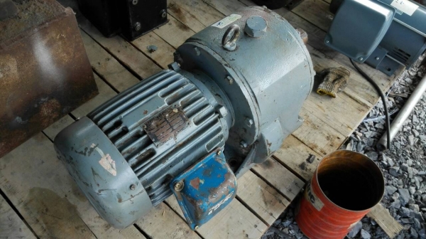 ******** Sold Out!! ******* มอเตอร์เกียร์ Marelli Made in Italy ขนาด 3 HP. 380V. อัตราทด 1:30 ความเร็วรอบ 50 RPM. วิ่งเงียบ พร้อมใช้งาน!!