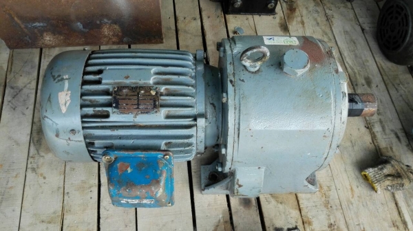 ******** Sold Out!! ******* มอเตอร์เกียร์ Marelli Made in Italy ขนาด 3 HP. 380V. อัตราทด 1:30 ความเร็วรอบ 50 RPM. วิ่งเงียบ พร้อมใช้งาน!!