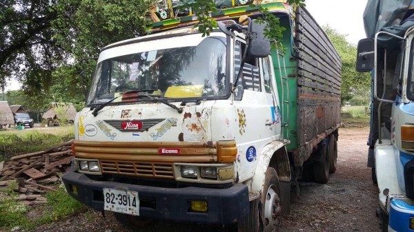 ขาย 10 ล้อ เพลาเดียว HINO KT925 วางหัว F18 คัสซีสวยตลอดเส้น เครื่อง EH700 168 แรงม้า พวงมาลัยพาวเวอร์ ยางเต็ม ทะเบียนเต็มพร้อมโอนครับ