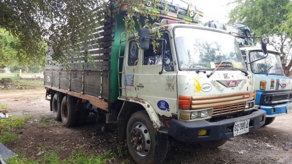 ขาย 10 ล้อ เพลาเดียว HINO KT925 วางหัว F18 คัสซีสวยตลอดเส้น เครื่อง EH700 168 แรงม้า พวงมาลัยพาวเวอร์ ยางเต็ม ทะเบียนเต็มพร้อมโอนครับ ขาย 10 ล้อ เพลาเดียว HINO KT925 วางหัว F18 คัสซีสวยตลอดเส้น เครื่อง EH700 168 แรงม้า พวงมาลัยพาวเวอร์ ยางเต็ม ทะเบียนเต็มพร้อมโอนครับ