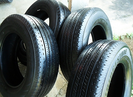 ยางกระบะขอบ15 บริดสโตน205-70-R15ลงพื้นปี14 (4เส้น 3,900บ)