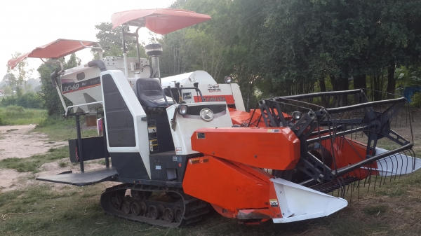 ขายรถเกี่ยวข้าวคูโบต้า DC 60 PLUS เจ้าของขายเองครับ ขายรถเกี่ยวข้าวคูโบต้า DC 60 PLUS เจ้าของขายเองครับ