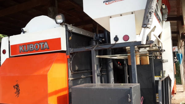 ขายรถเกี่ยวข้าวคูโบต้า DC 60 PLUS เจ้าของขายเองครับ ขายรถเกี่ยวข้าวคูโบต้า DC 60 PLUS เจ้าของขายเองครับ