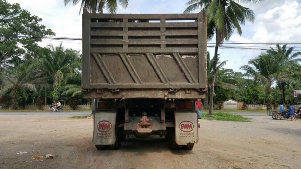 รถ10 ล้อ ISUZUหัวตึก เครื่อง 300 2 เพลา ดั้ม